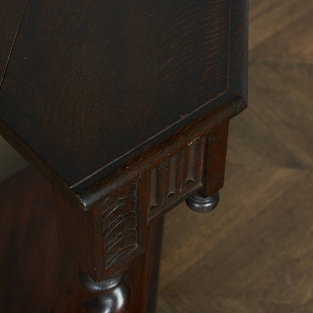 British classic corner table #84653