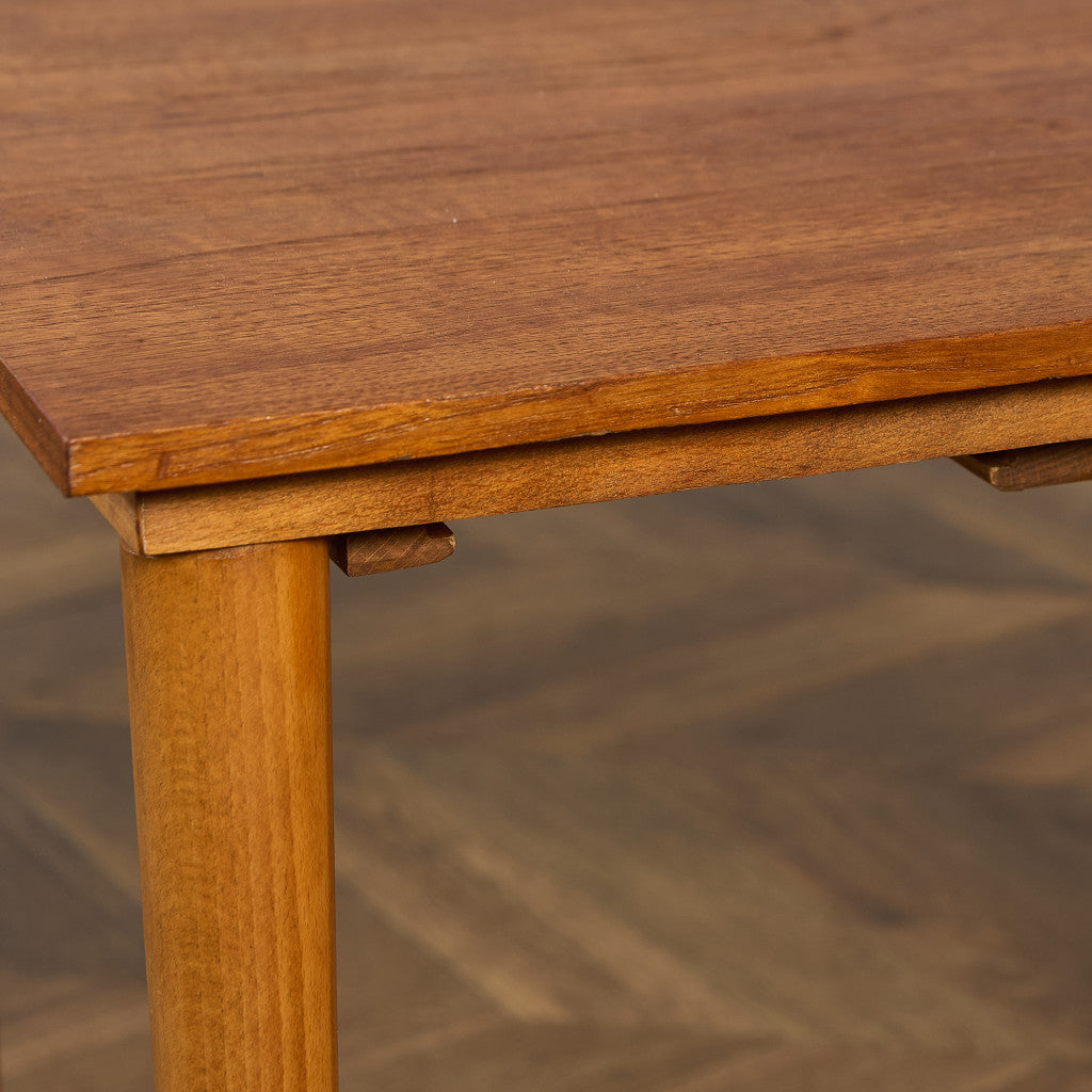 Novy Domov社 Poul Hundevad ネストテーブル