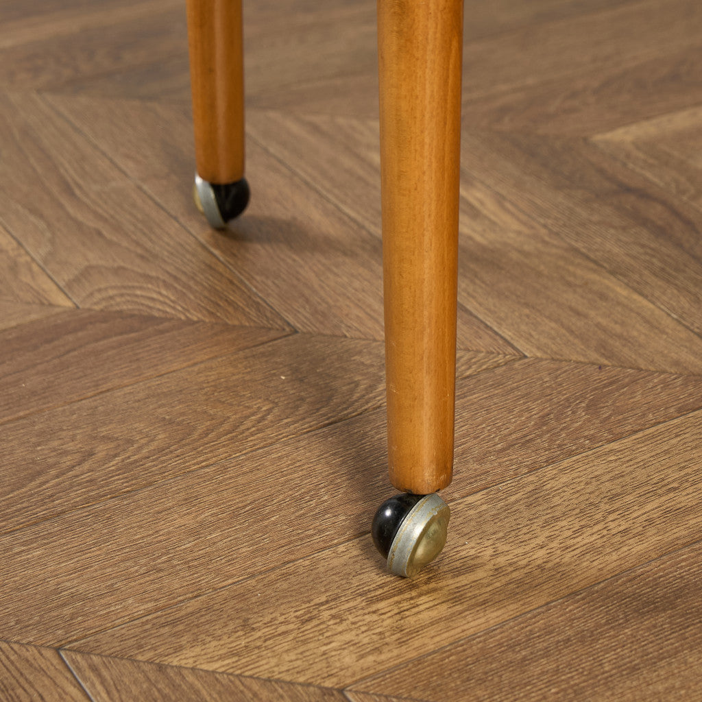 Novy Domov社 Poul Hundevad ネストテーブル