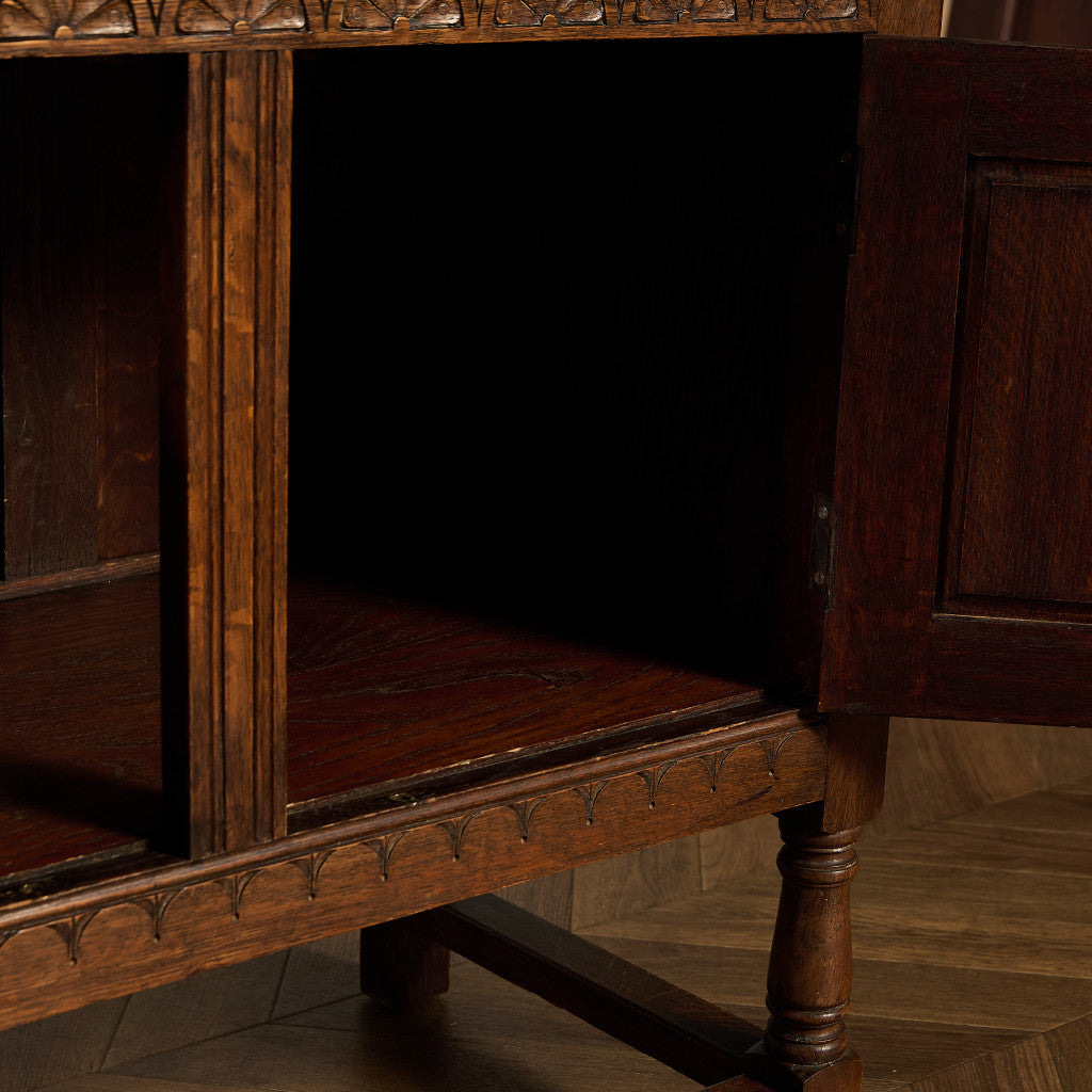 英国 クラシック コートカップボード