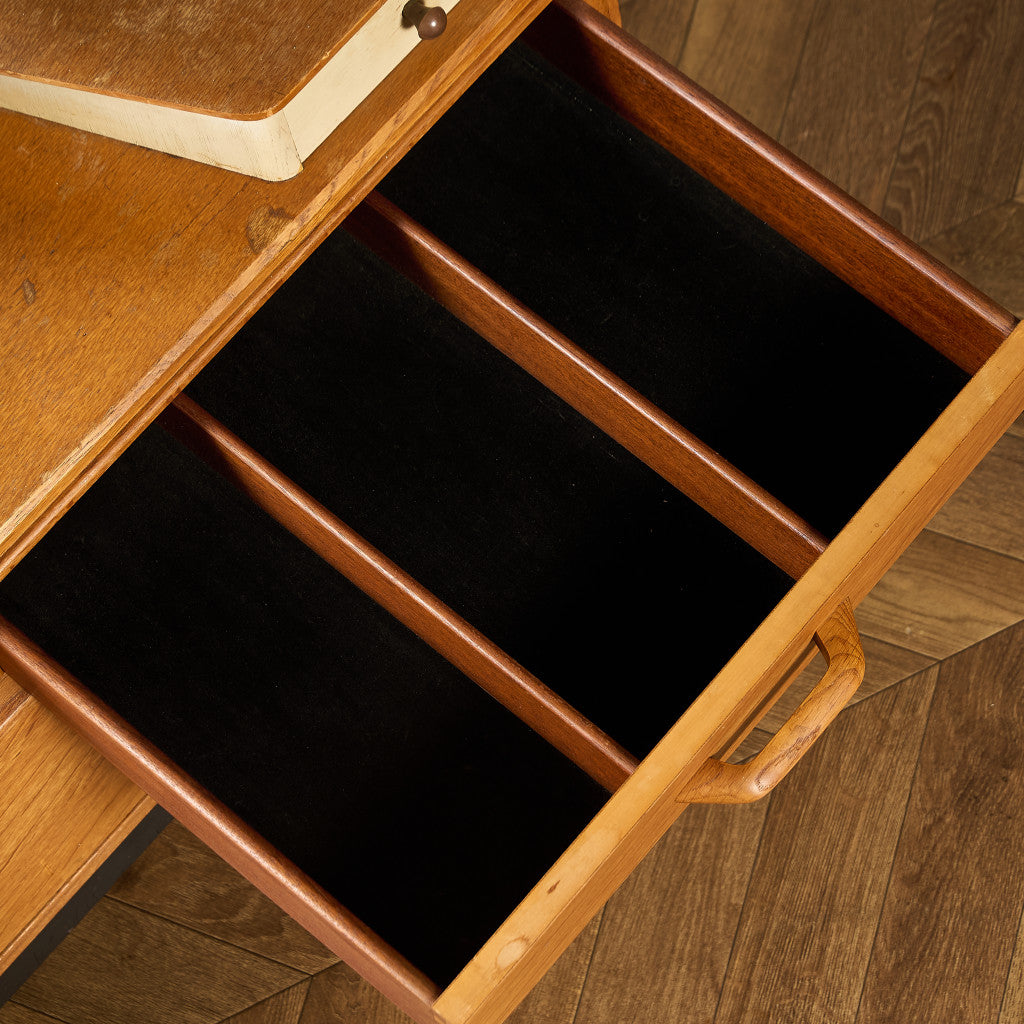 Chinese white ヴィンテージ ドレッシングチェスト ドレッサー 初期ゴールドラベル