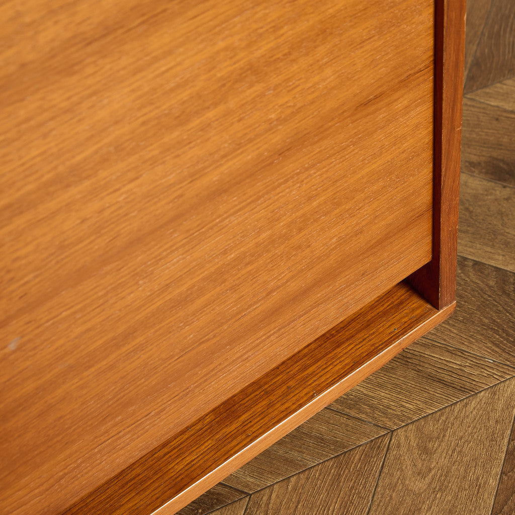 英国 ヴィンテージ ベッドサイド キャビネット