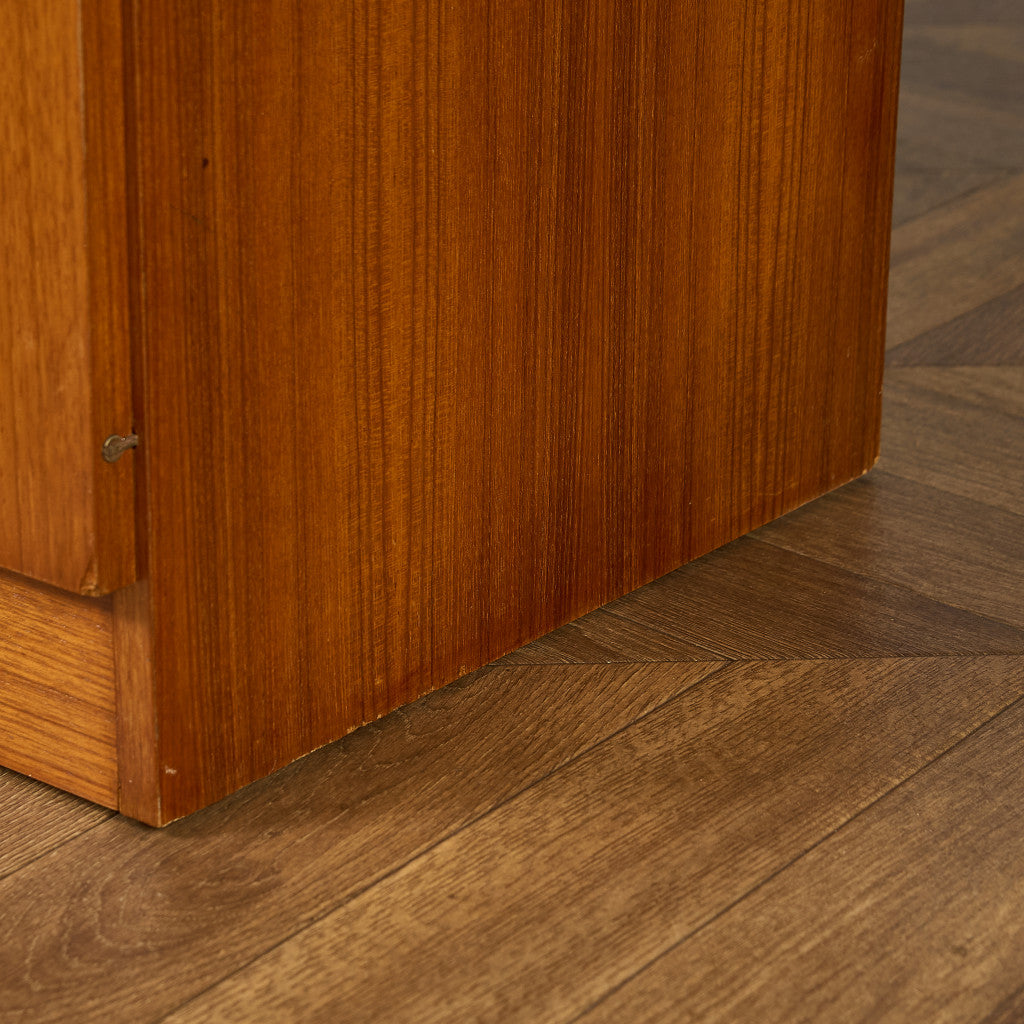 英国 ヴィンテージ キャビネット