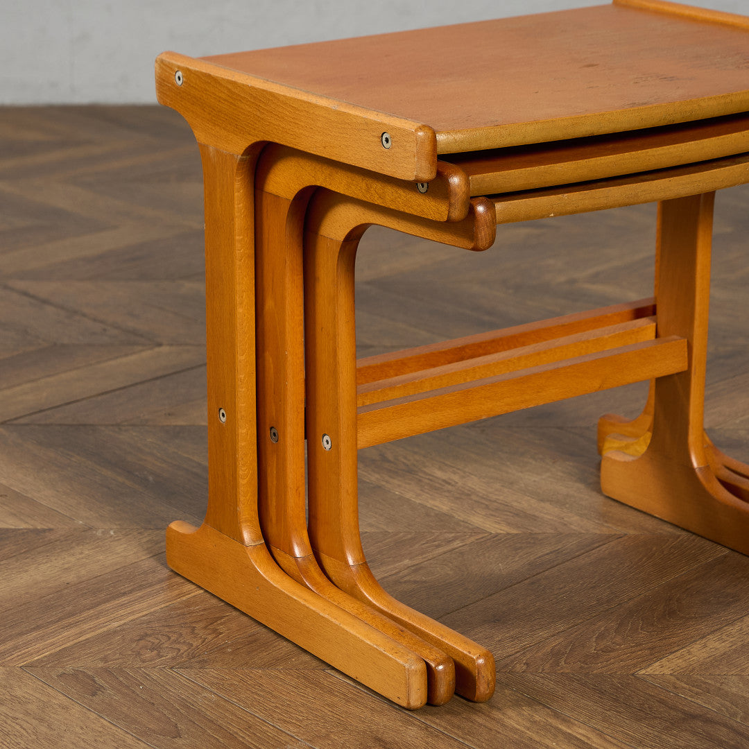 ルーマニア製 ヴィンテージ ネストテーブル