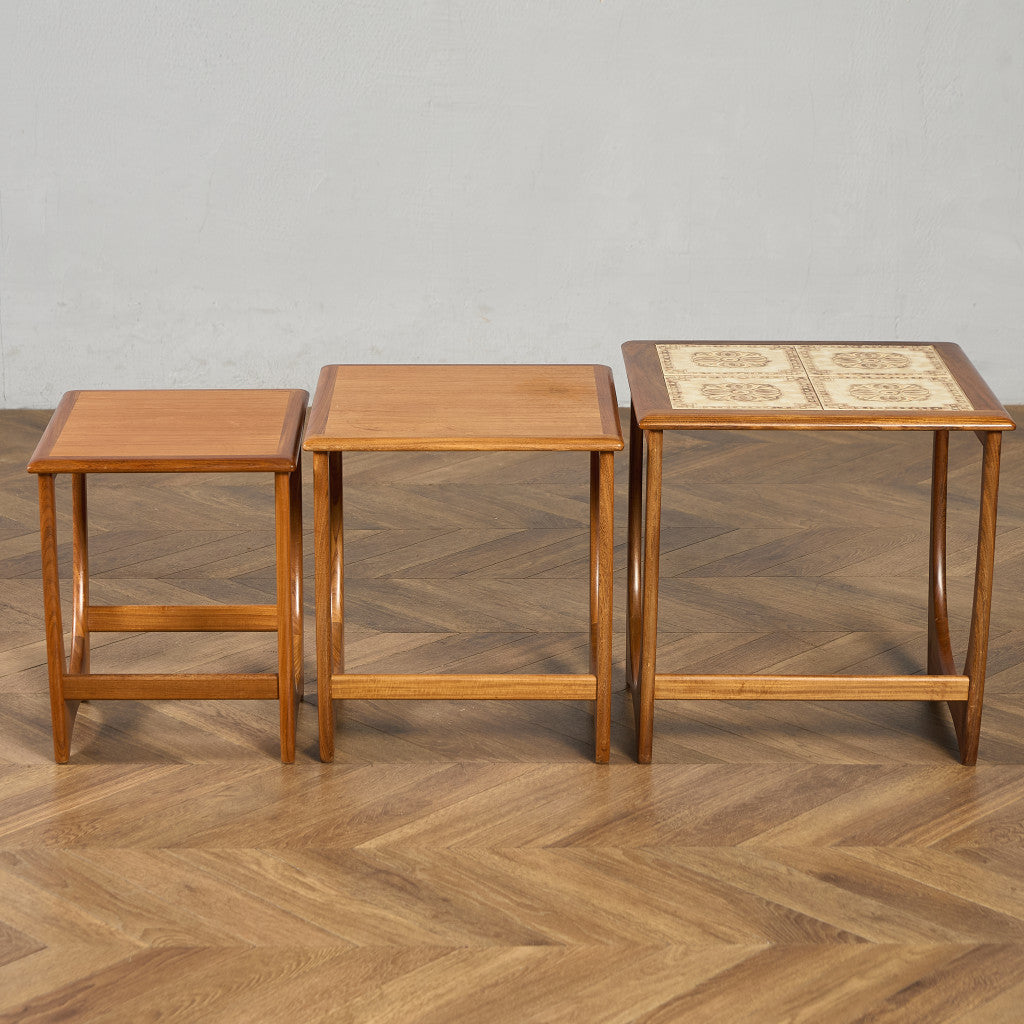 Astro セラミックタイルトップ ネストテーブル