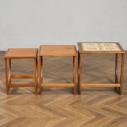 Astro セラミックタイルトップ ネストテーブル