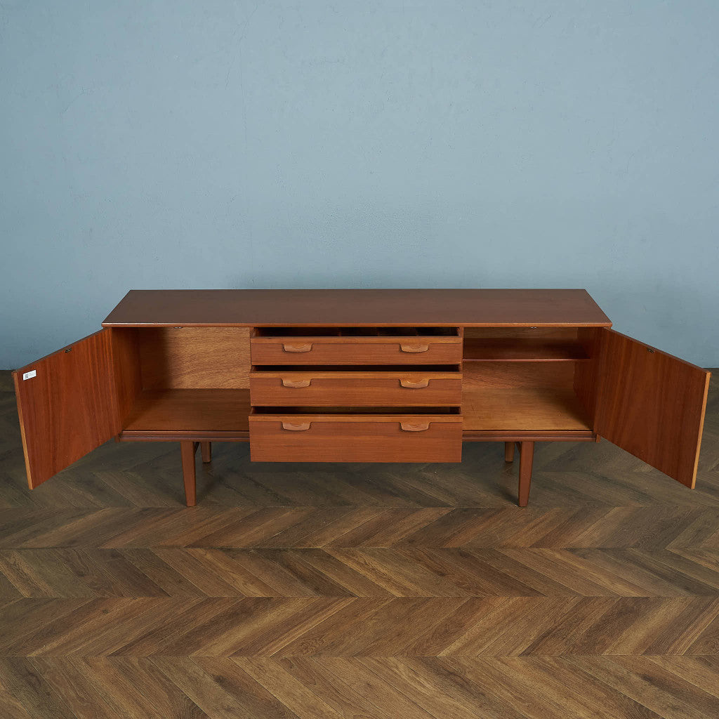 イギリスヴィンテージ サイドボード / カップボード