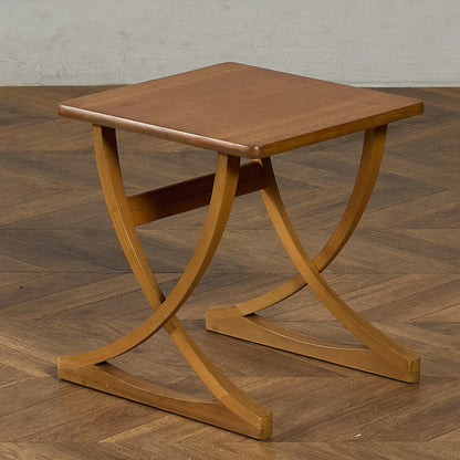 ネストテーブル