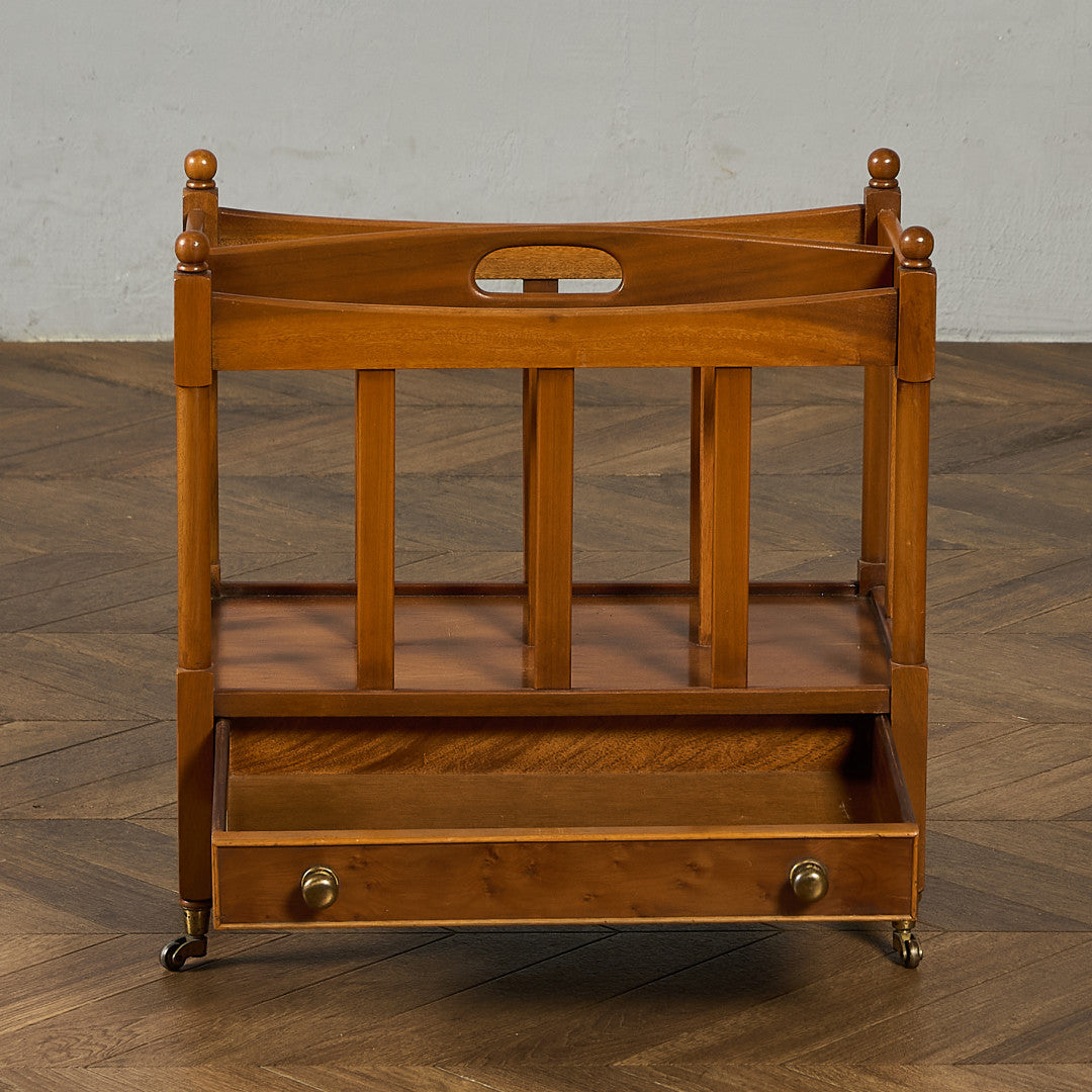 Sauder 【アメリカ老舗家具メーカー】木製マガジンラック付きキャビネット Sauder 【アメリカ老舗家具メーカー】木製マガジンラック付き