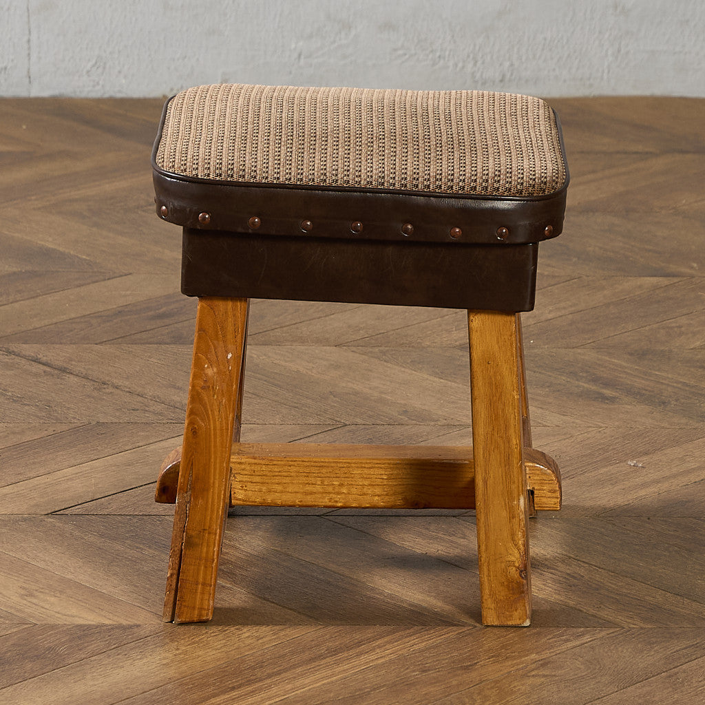 英国 クラシック スツール #96658 – camori ヴィンテージ家具・北欧
