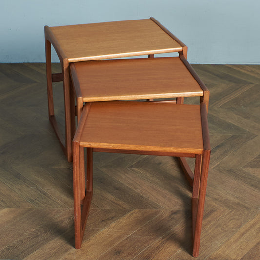 Quadrille ヴィンテージ ネストテーブル