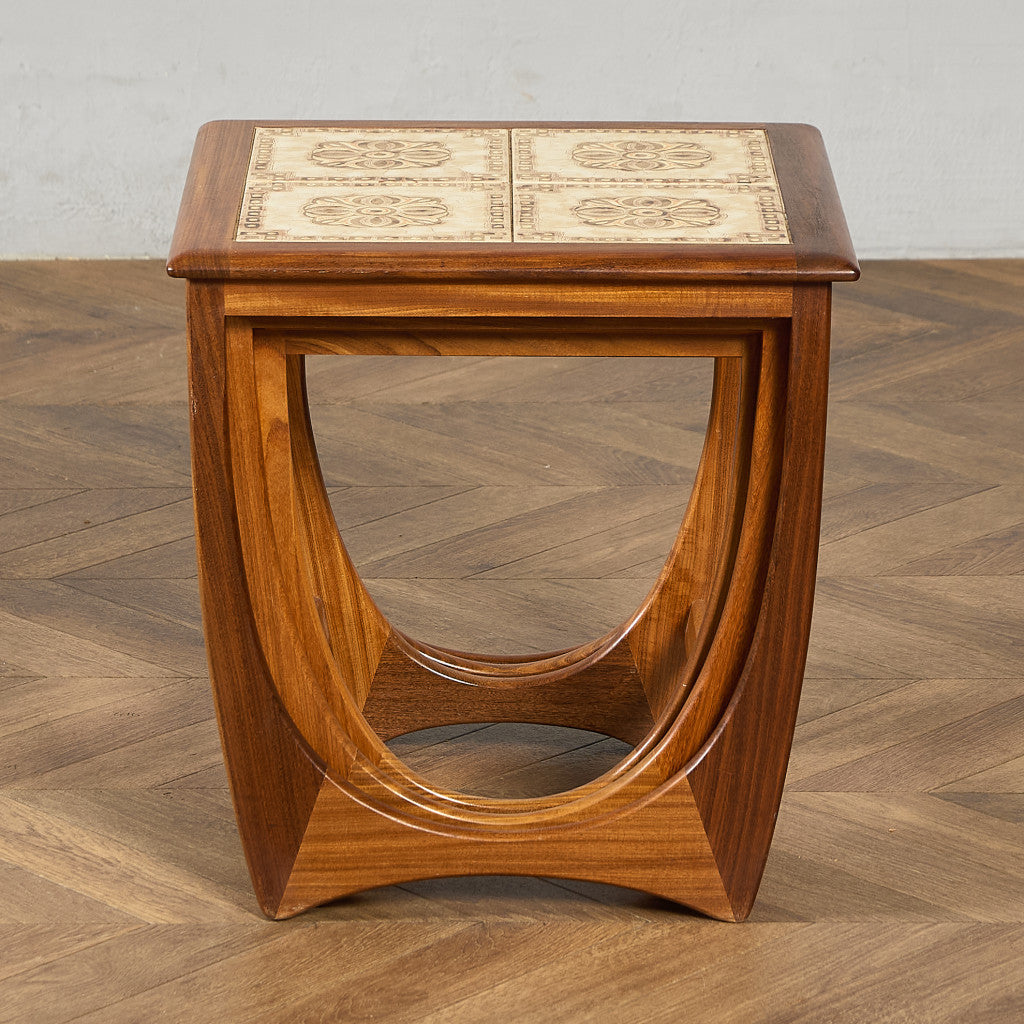 Astro セラミックタイルトップ ネストテーブル