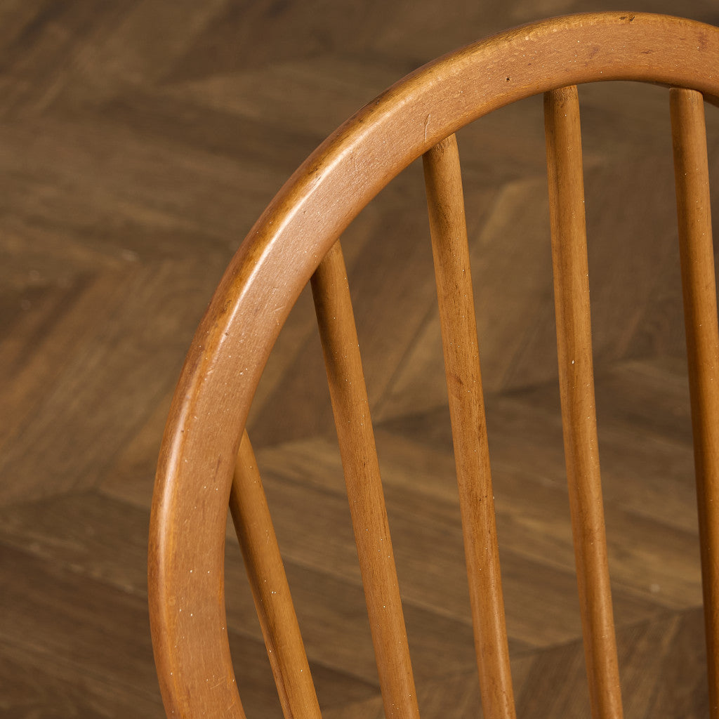 フープバックアームチェア