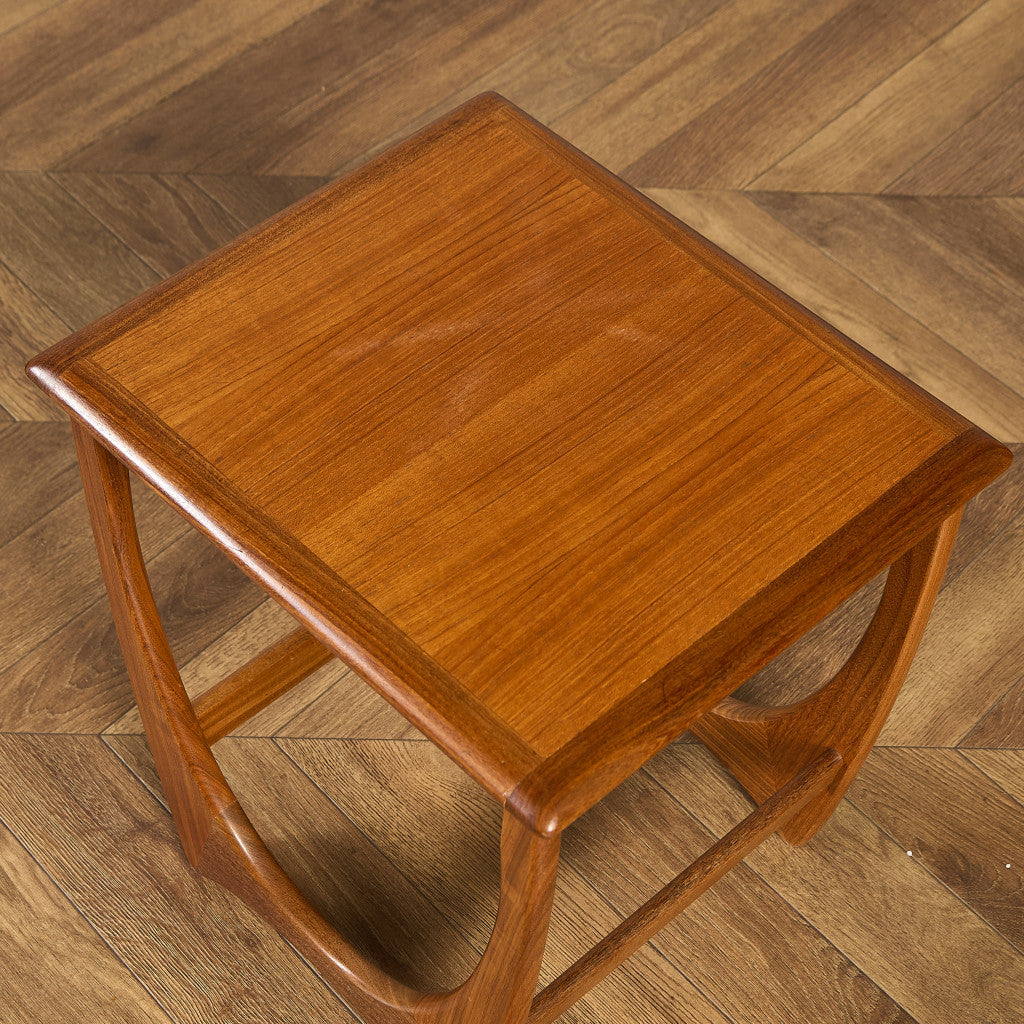 Astro セラミックタイルトップ ネストテーブル