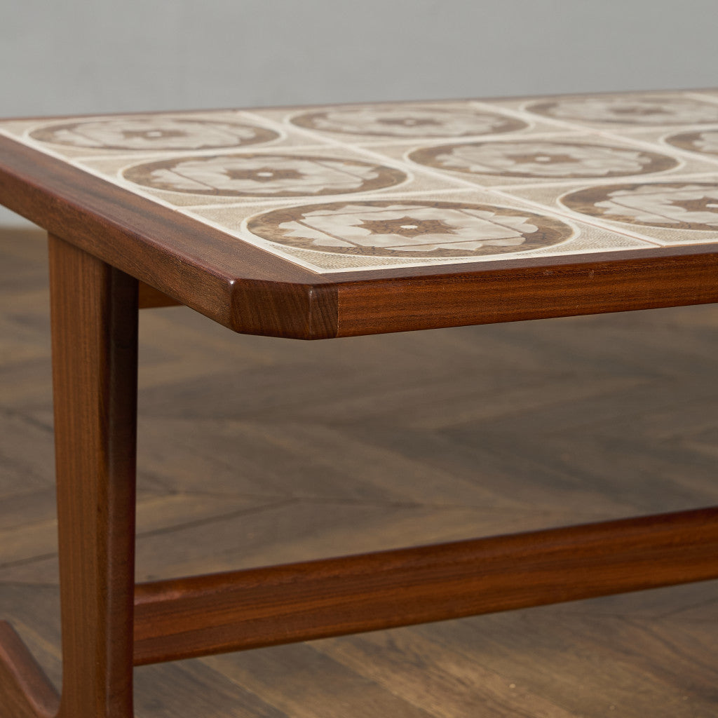 タイルトップ コーヒーテーブル