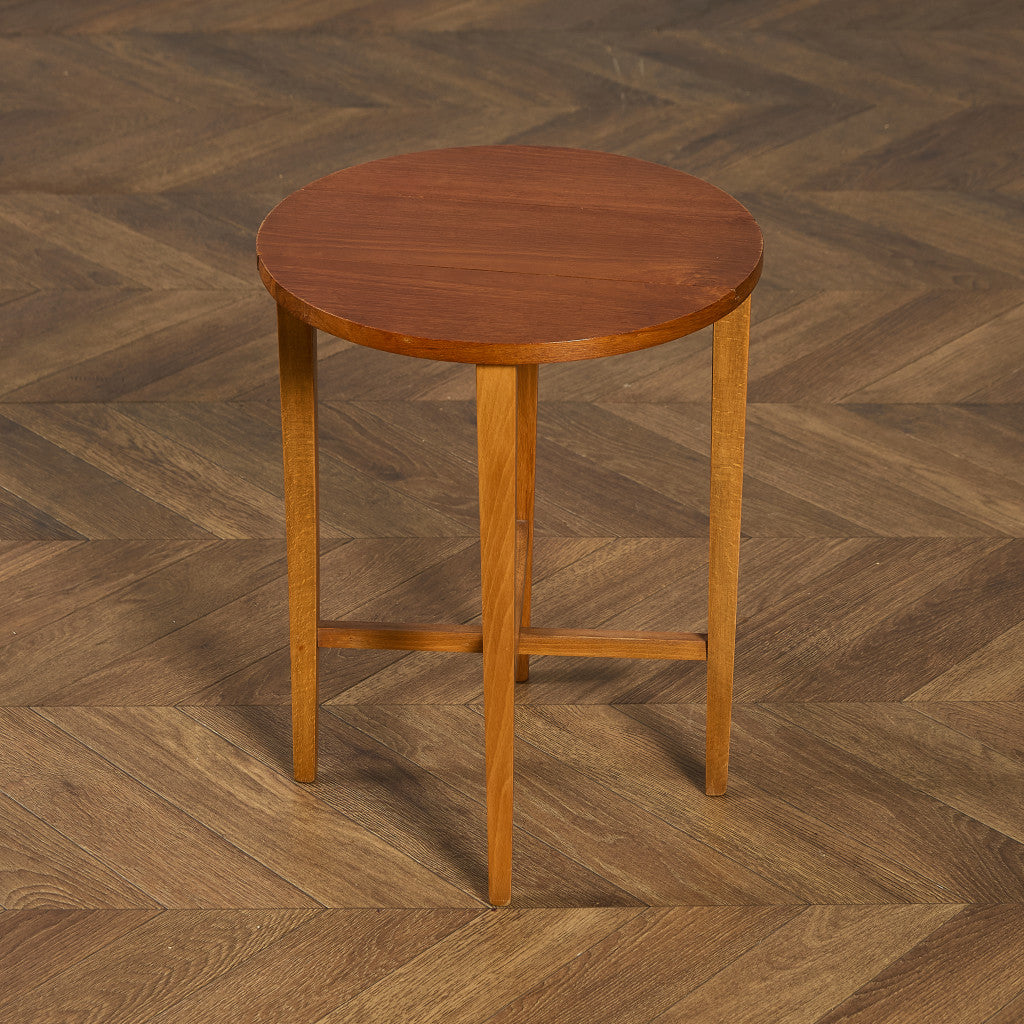 Novy Domov社 Poul Hundevad ネストテーブル