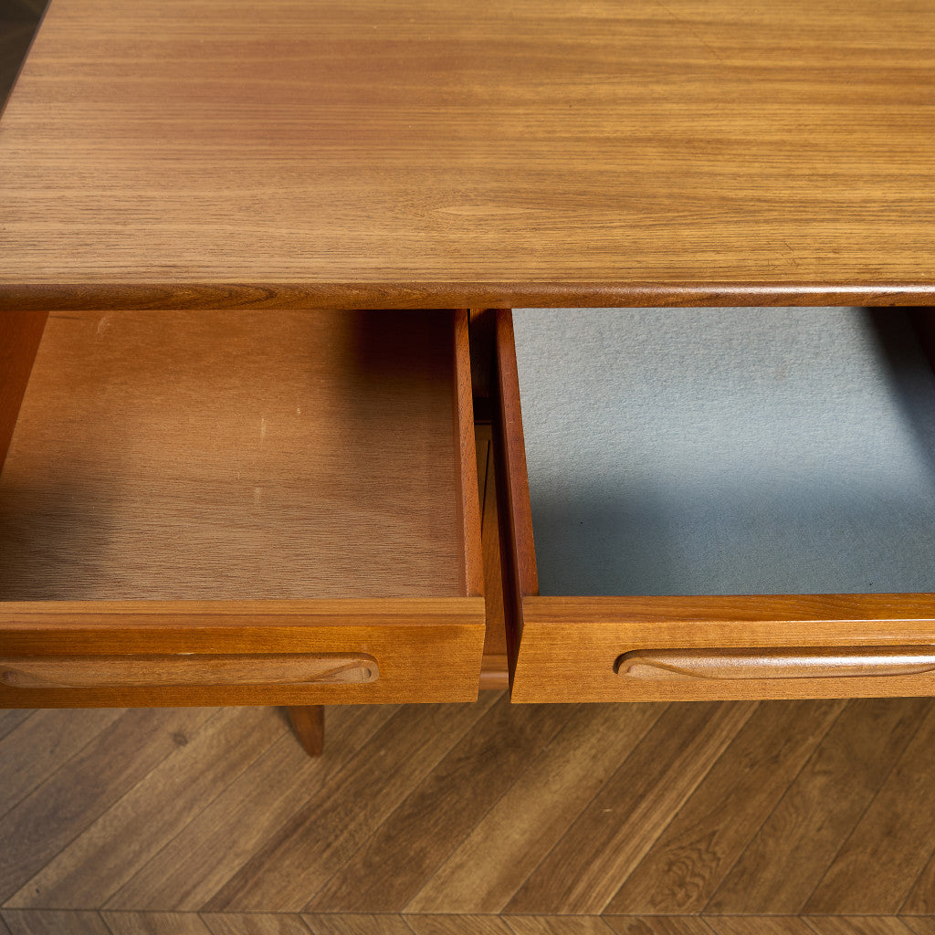 Fresco ヴィンテージ 脚付き サイドボード (4072)