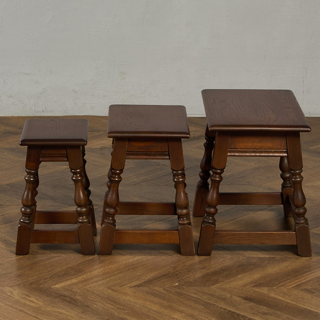 ネストテーブル