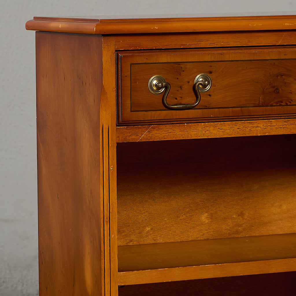 英国 クラシック サイドキャビネット