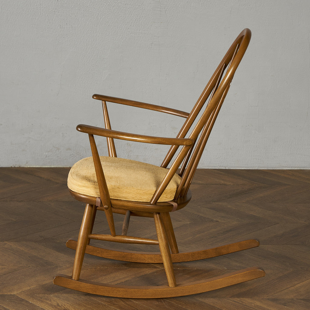 ヴィンテージ スワンバック ロッキングチェア ラウンド型メタルラベル