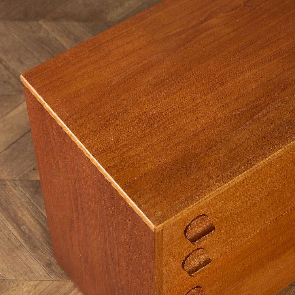 ヴィンテージ 4段 チェスト