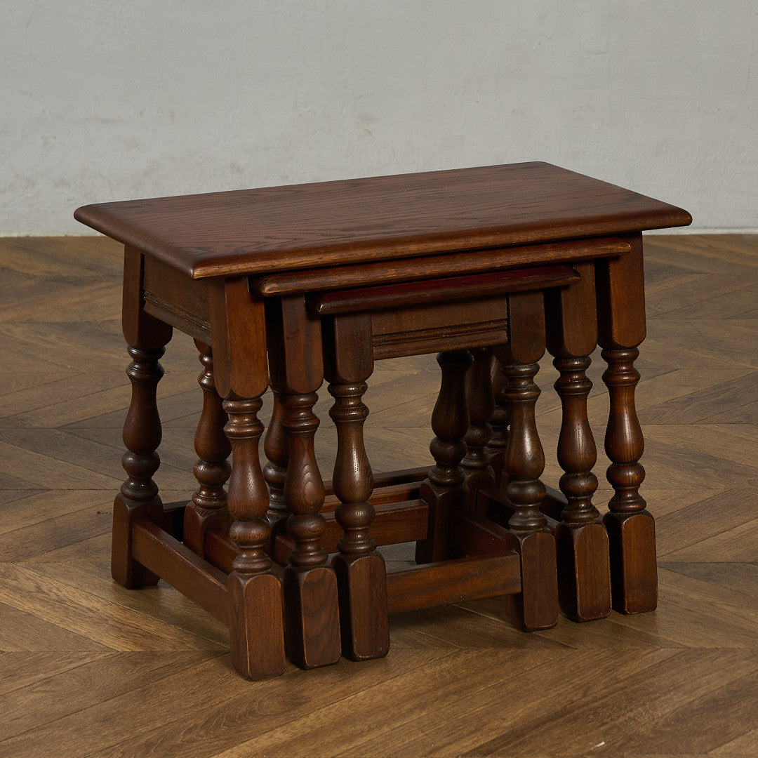 ネストテーブル