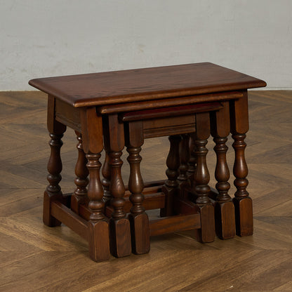 ネストテーブル