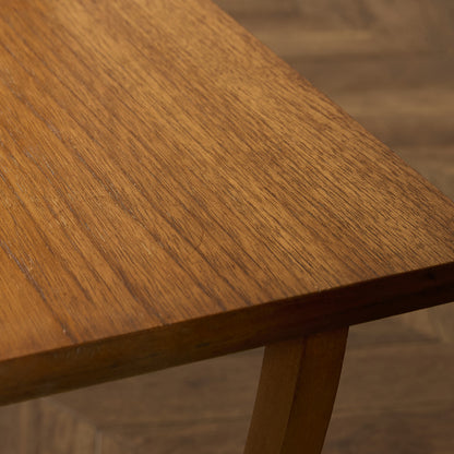 ネストテーブル