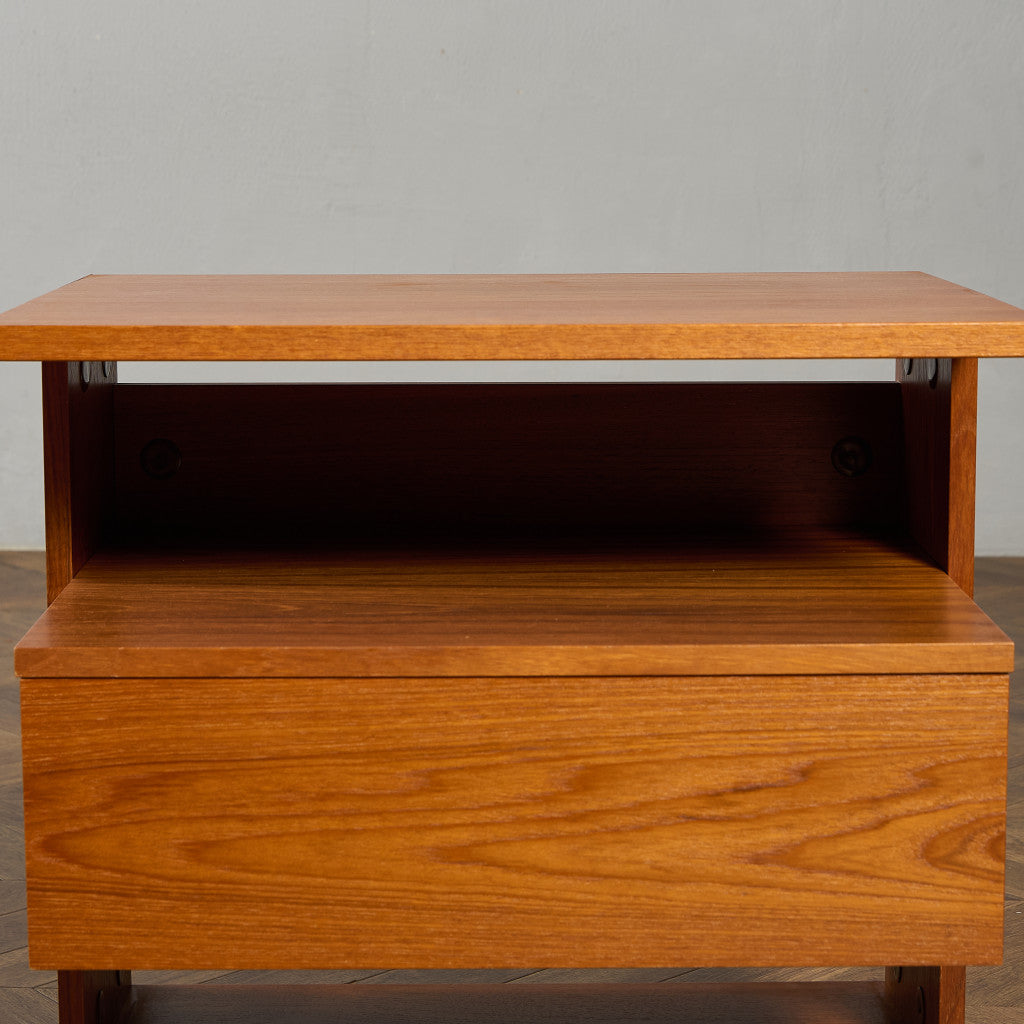 英国 ヴィンテージ ベッドサイド キャビネット