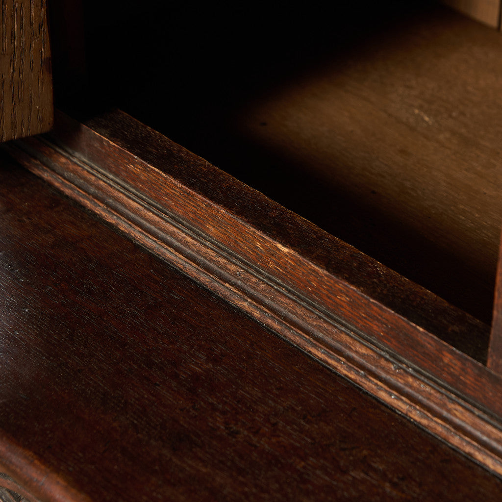 Alfred Allen コートカップボード