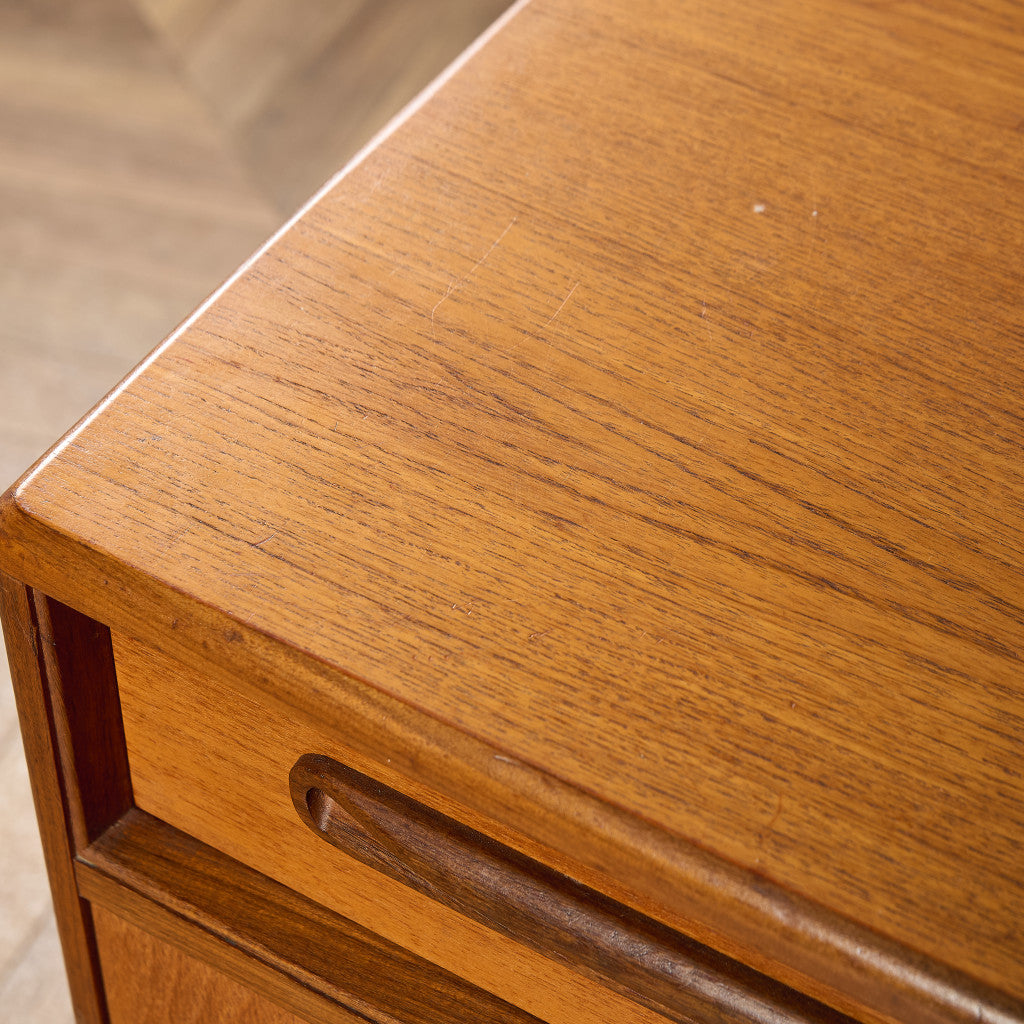 Fresco ヴィンテージ 脚付き サイドボード (4072)