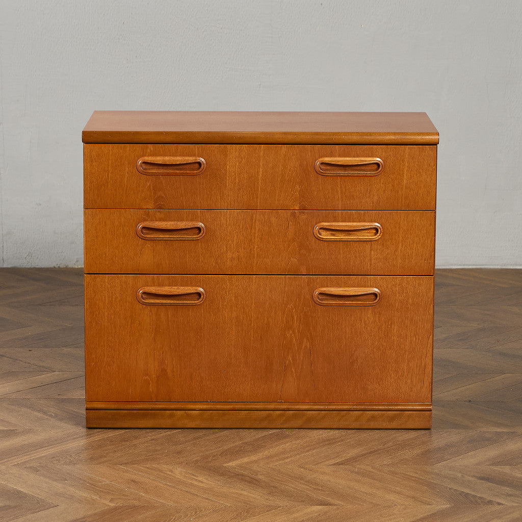 ヴィンテージ 3段チェスト