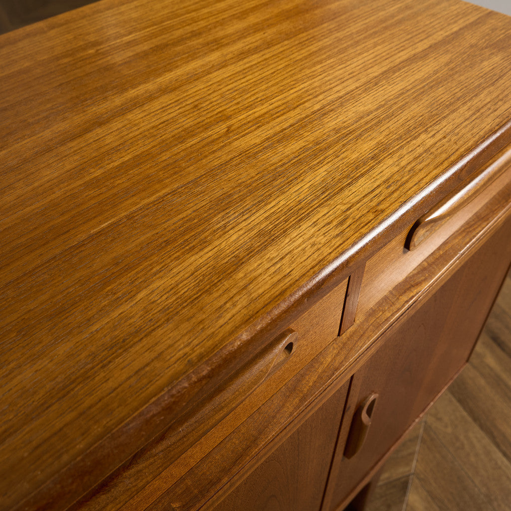 Fresco ヴィンテージ 脚付き サイドボード (4072)