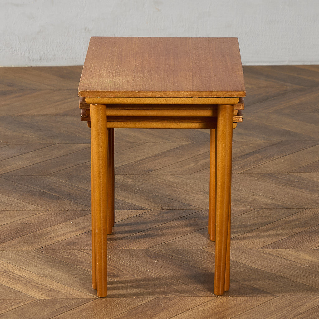 ネストテーブル　ヴィンテージ　マホガニー　北欧　家具　ヨーロッパ ネストテーブル ヴィンテージ マホガニー 北欧 家具 ヨーロッパ