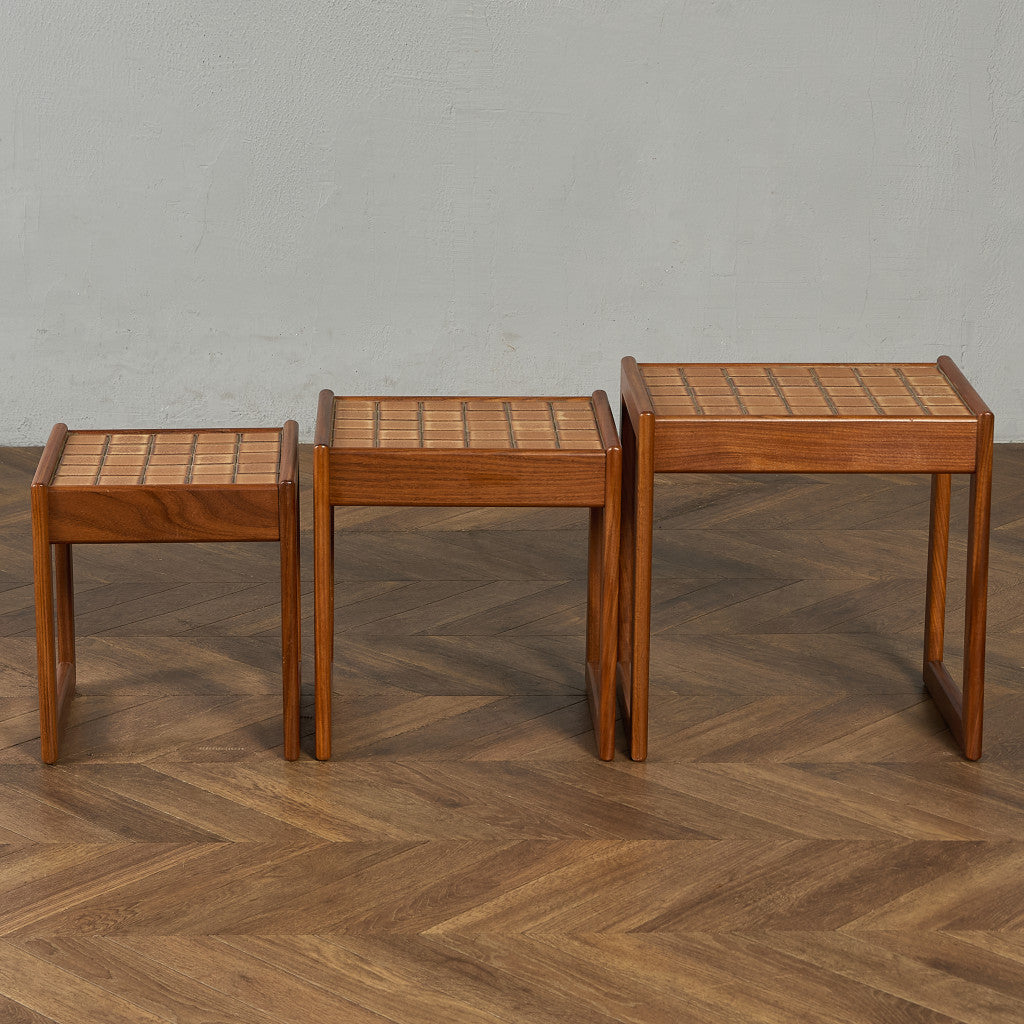 英国 ヴィンテージ タイルトップ ネストテーブル #91883