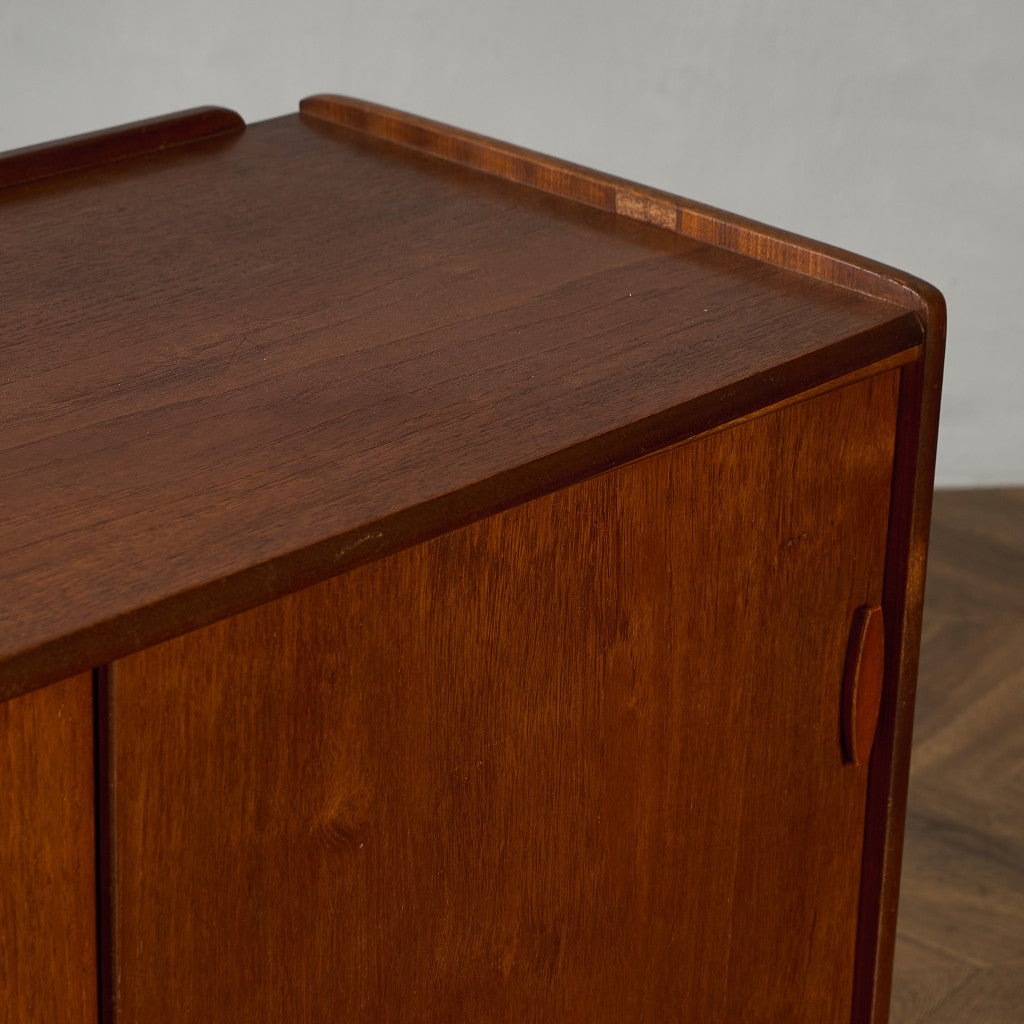 イギリス ヴィンテージ サイドボード