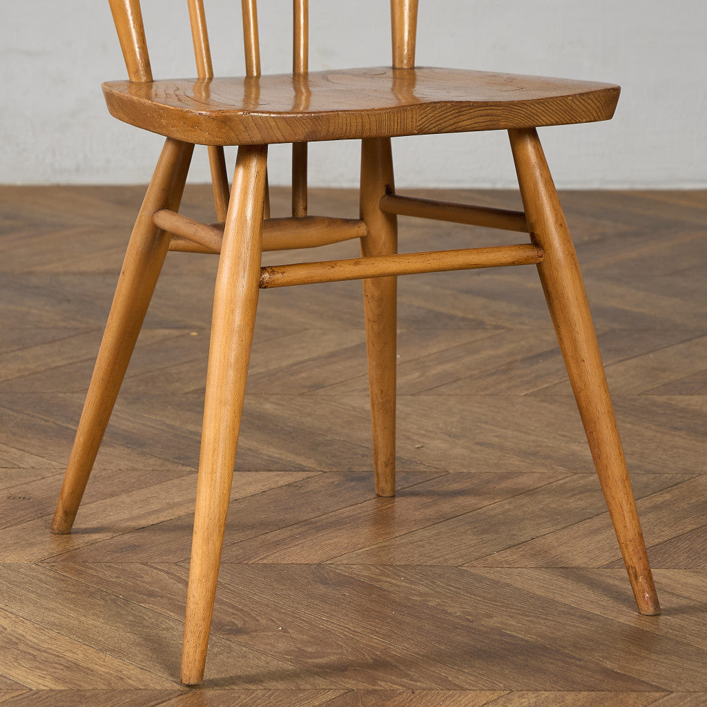 スティックバックチェア