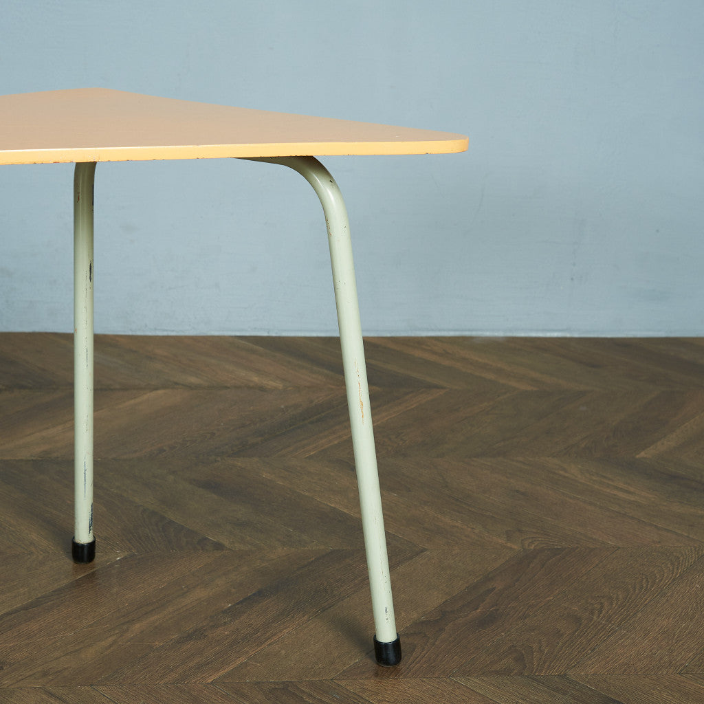 英国ヴィンテージ トライアングル センターテーブル / コーヒーテーブル #85362