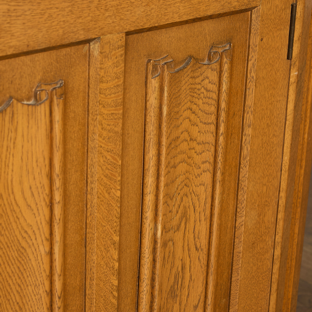 L. Marcus Ltd.  ウェルシュドレッサー 食器棚