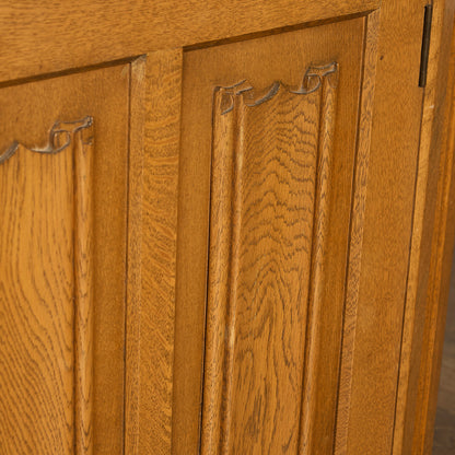 L. Marcus Ltd.  ウェルシュドレッサー 食器棚