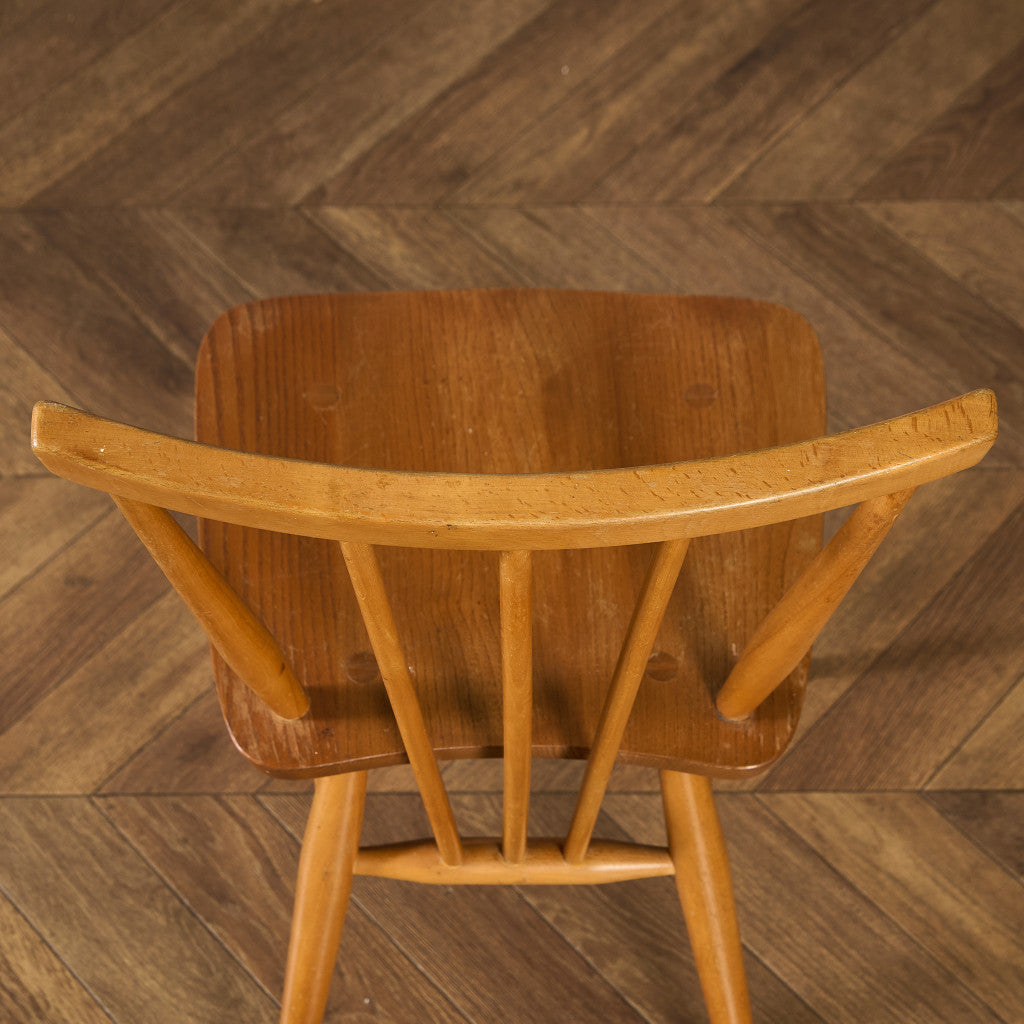 スティックバックチェア