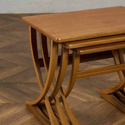 ネストテーブル