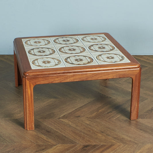 タイルトップ コーヒーテーブル