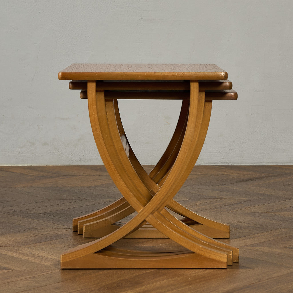 ネストテーブル