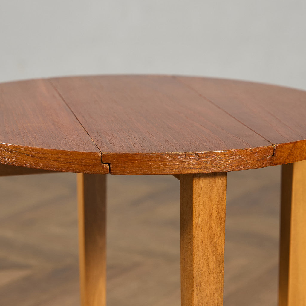 Novy Domov社 Poul Hundevad ネストテーブル