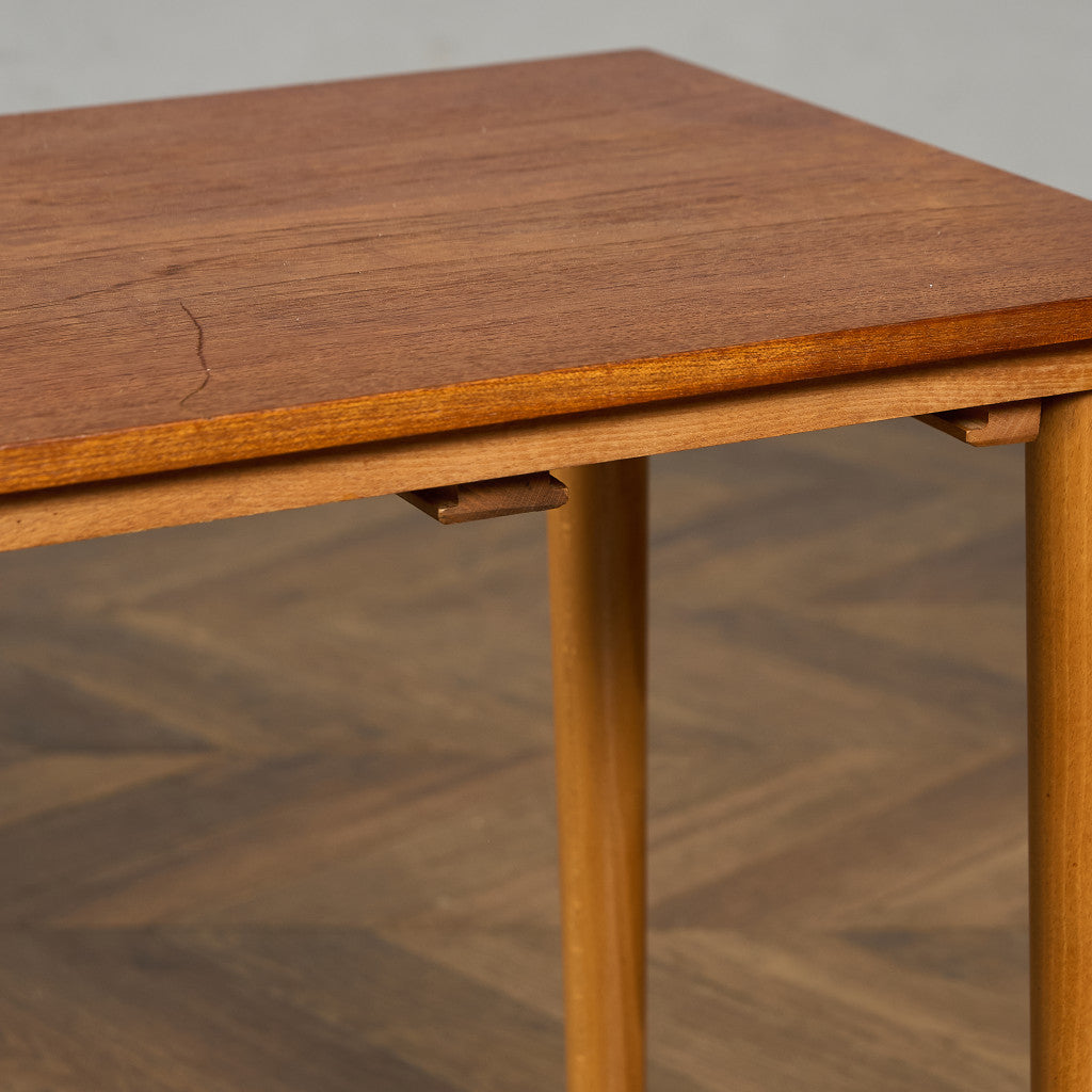 Novy Domov社 Poul Hundevad ネストテーブル