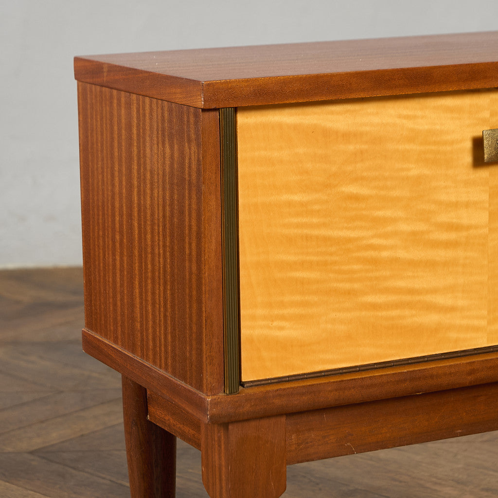 英国 ヴィンテージ ベッドサイドキャビネット