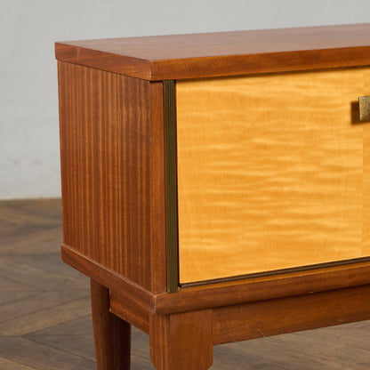 英国 ヴィンテージ ベッドサイドキャビネット