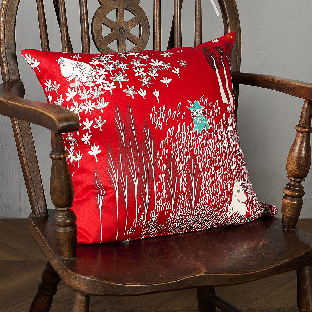 クッションカバー ムーミン ここにいるよ / Red