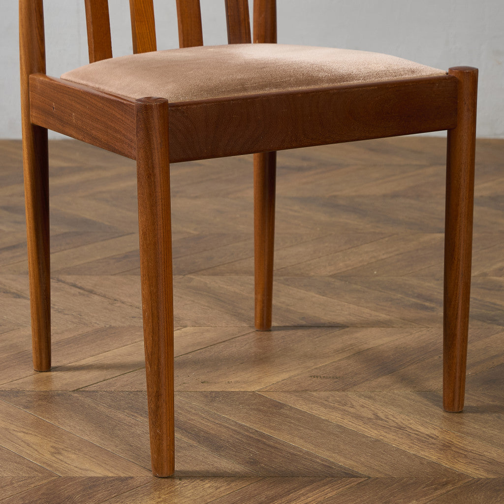 スラットバックチェア